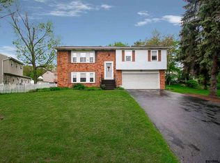 126 Horizon View Dr, East Greenbush, NY 12061