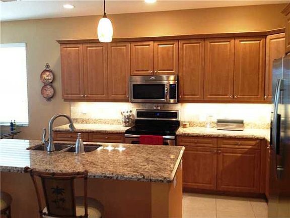 4th image of 11240 SW Kingslake Cir