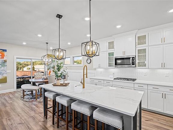 3rd image of 490 Payne Rd