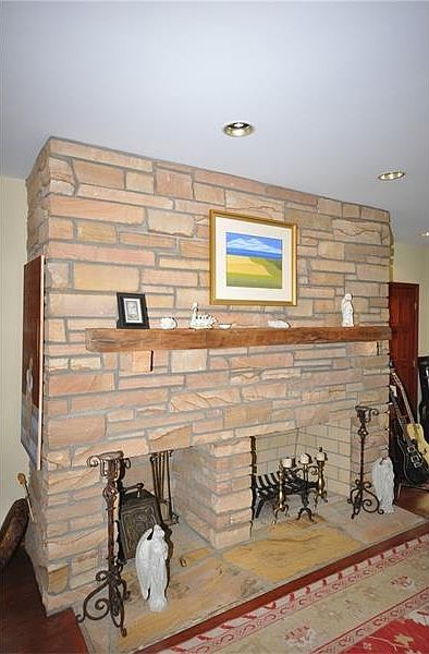 Living Rm/Stone Fireplace