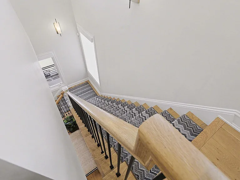 484 Park St — Photo 16
