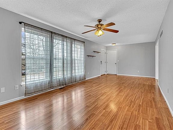 5th image of 121 Shady Ln