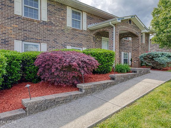 4th image of 401 James Dr