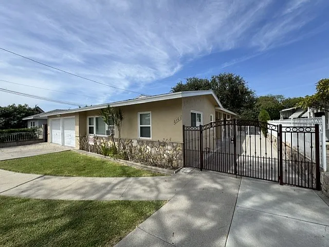 2 bed, 725 sqft, $2,350 — Photo 2