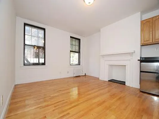 Rented by Buchbinder & Warren | media 3