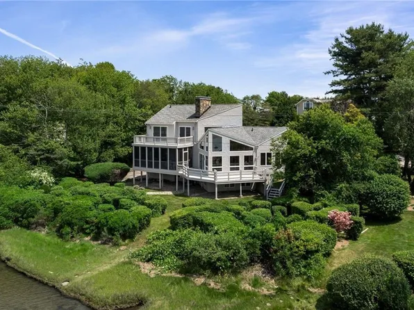 96 Starr Dr, Narragansett, RI 02882