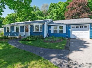 96 Sleepy Hollow Dr, Cumberland, RI 02864
