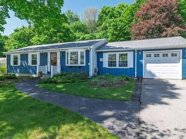 96 Sleepy Hollow Dr, Cumberland, RI 02864