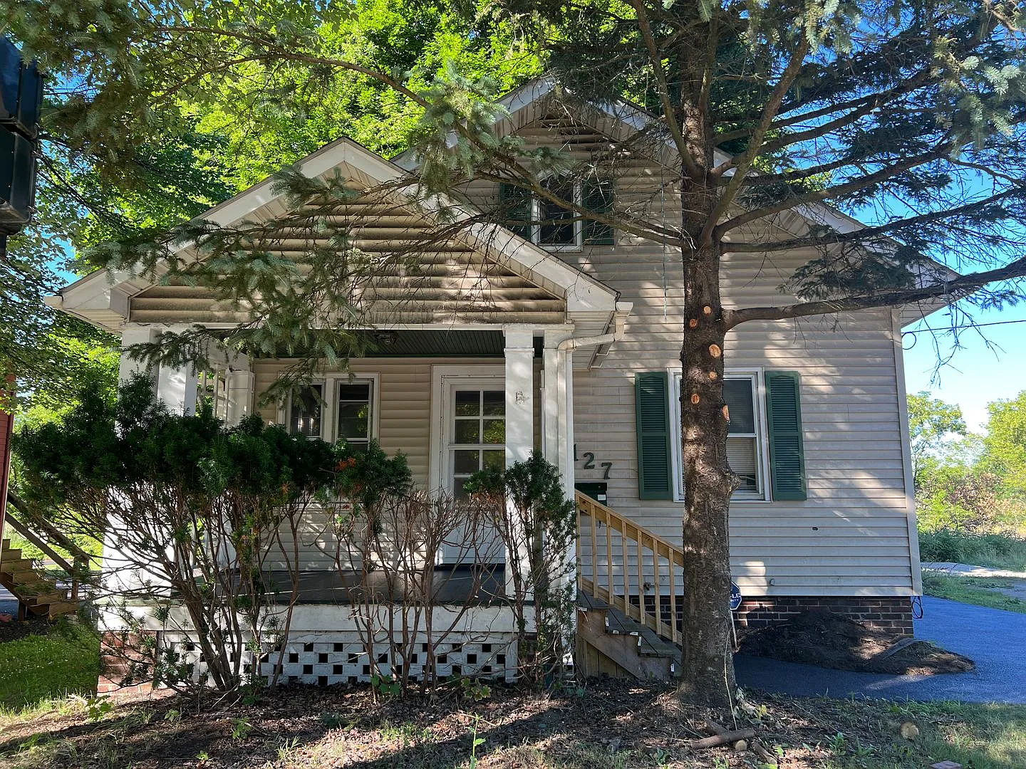 Beautiful Single Family Move-In Ready — Photo 2