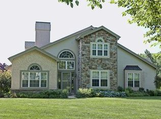 142 Greenview Dr, Lancaster, PA 17601