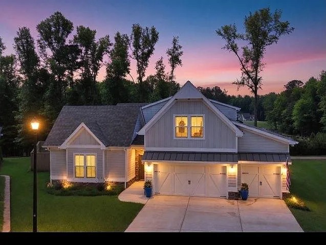 5 bed, 5.5 bath, 5190 sqft, $6,200 — Photo 1