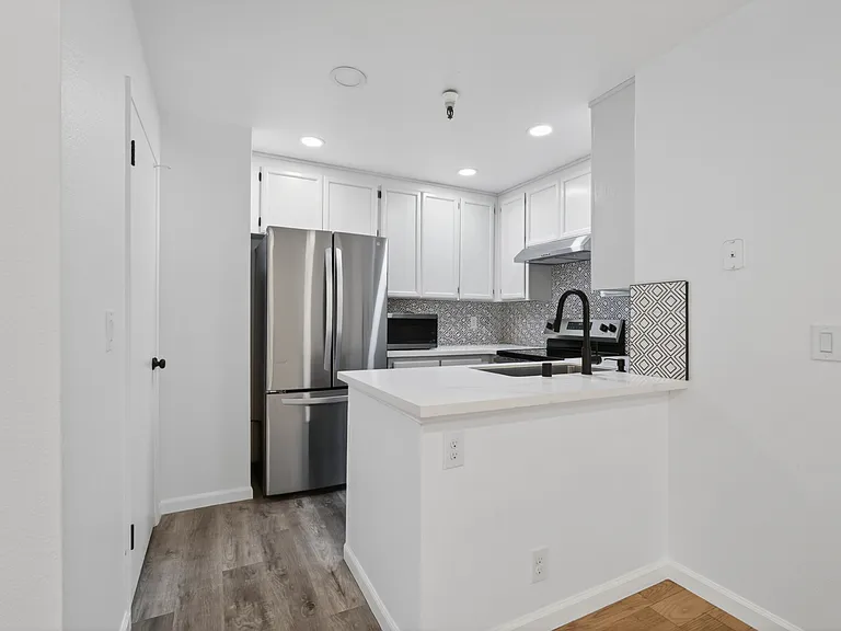935 La Mesa Ter #1 — Photo 6