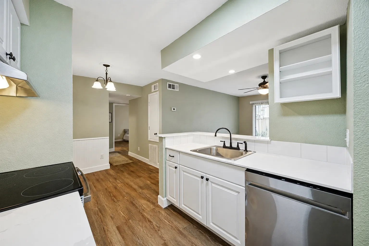 2 bed, 900 sqft, $1,300 — Photo 1
