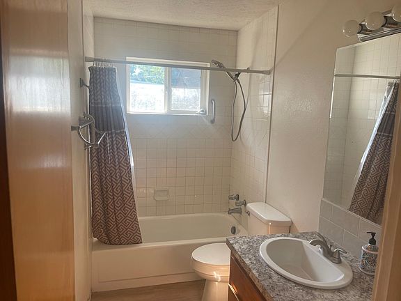 4th image of 152 Dubois Ave