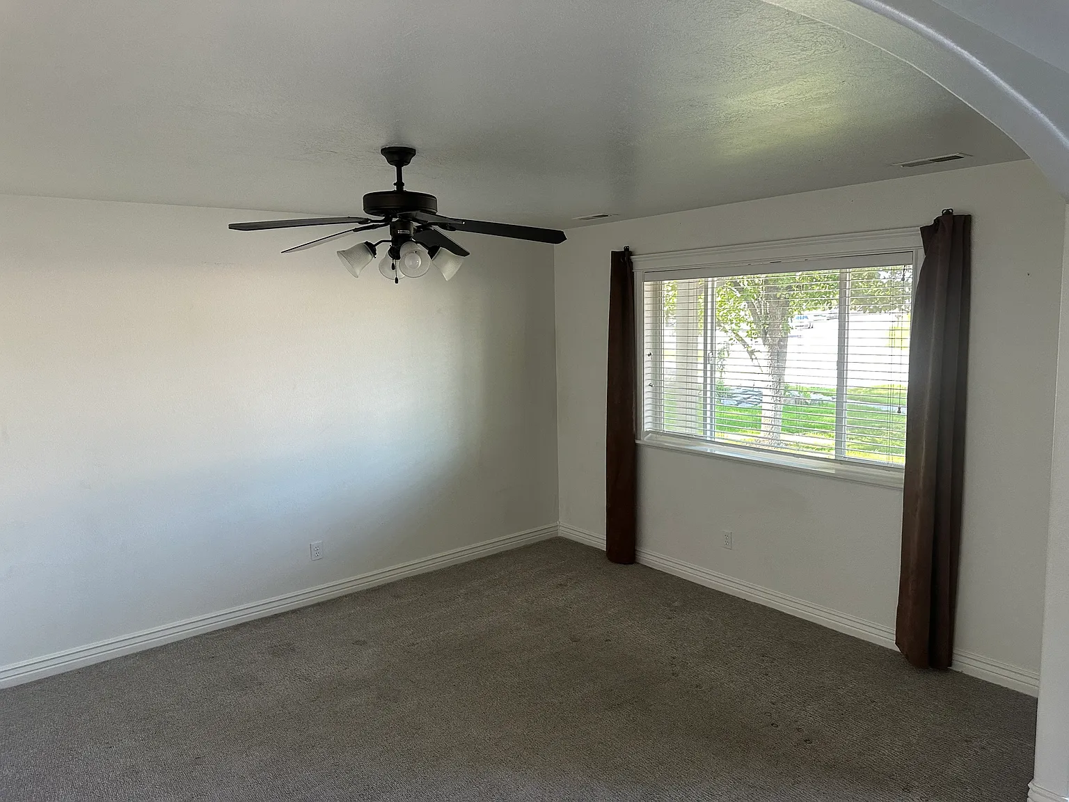 4 bed, 1600 sqft, $2,000 — Photo 3