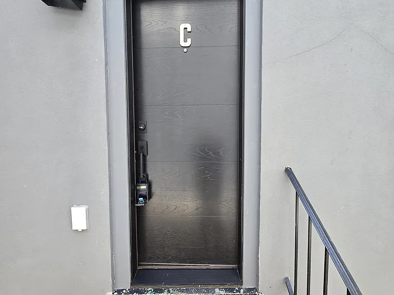 1401 Charles St #C — Photo 2