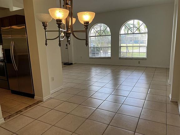 3rd image of 206 SE Crosspoint Dr