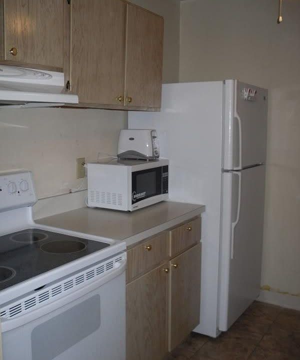 2nd image of 2100 Victoria Ct