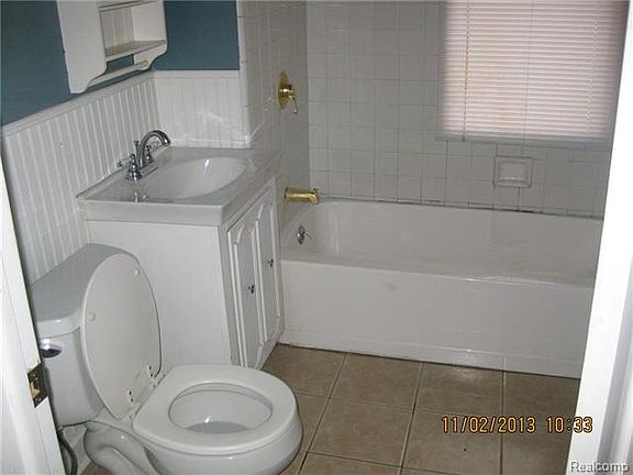 4th image of 3619 Harlow Ave