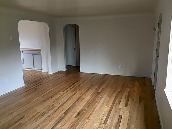 Sweet coved ceilngs and arched doorways