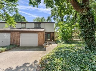 919 Saint Ambrose Dr, Akron, OH
