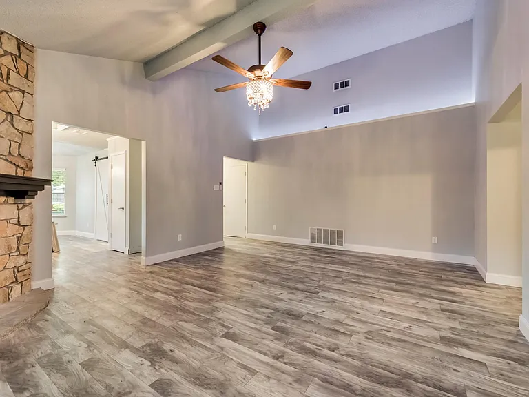 1002 Canary Ln — Photo 5