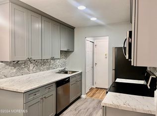 12 Pine Cluster Cir UNIT D, Manalapan, NJ 07726