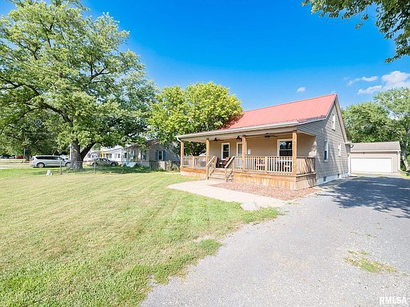 3rd image of 518 N Pekin Ln