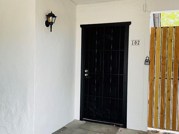 2nd image of 2213 W Ella St #101