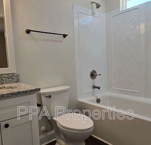 402 Giles St #B — Photo 35