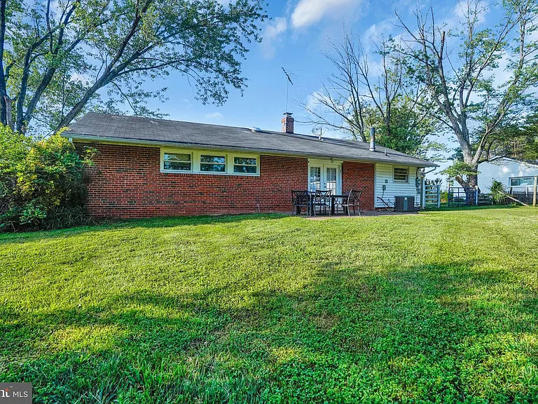 13209 Thornton Dr — Photo 27