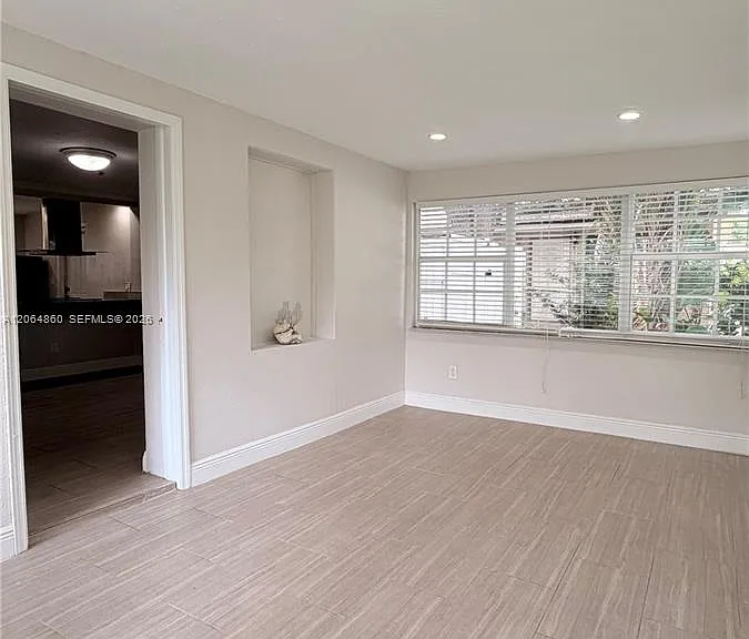 250 SW 7th St — Photo 24