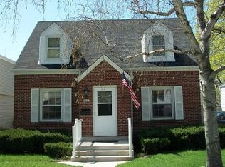 5551 N Bay Ridge Ave, Whitefish Bay, WI 53217