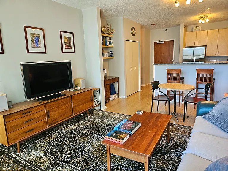 600 N Kingsbury St #1404 — Photo 12