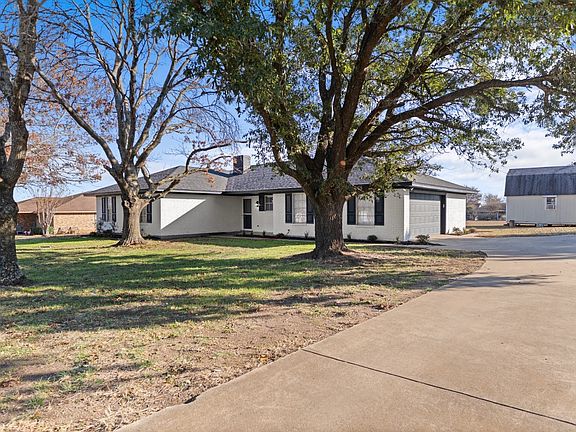 2nd image of 602 Cardinal Dr