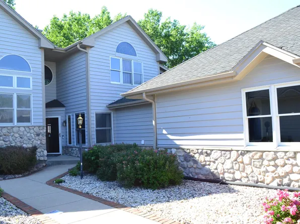 616 Monroe St #2, Beaver Dam, WI 53916