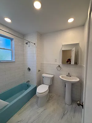 Bathroom, photo 2