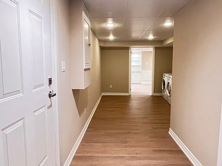 1534 Hollywell Ave — Photo 7