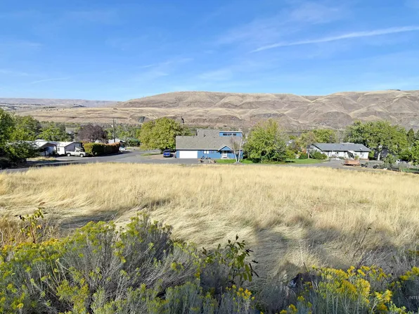 321 Pierce St, Asotin, WA 99402