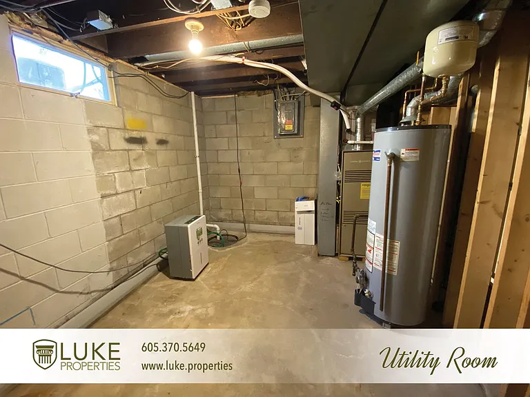 102 S Lake Ave — Photo 16