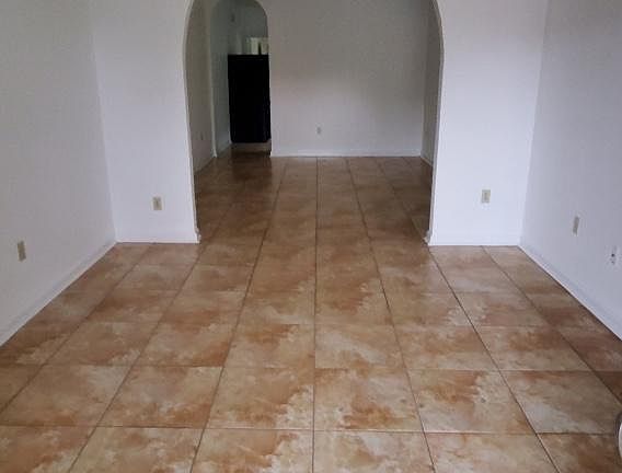 4th image of 1118 Lizardi St