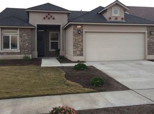 844 Lingonberry St, Kingsburg, CA 93631
