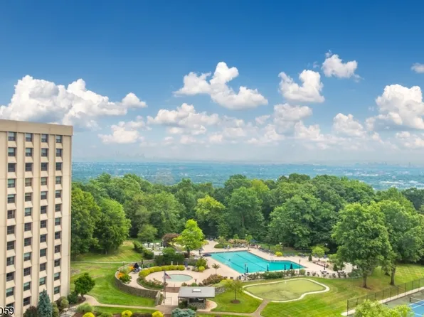 2 Claridge Dr #11LW, Verona Twp., NJ 07044
