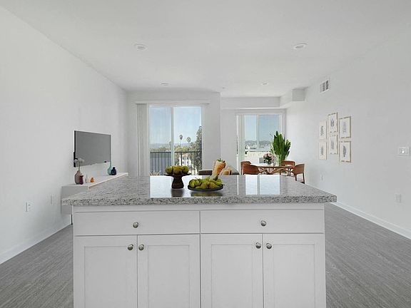 3rd image of 422 S Lake St APT 612
