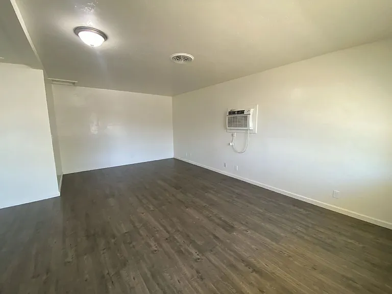 563 W Center St — Photo 13