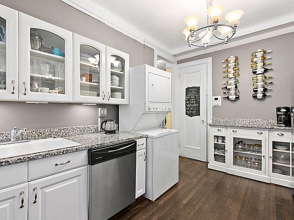 5th image of 138 E 36th St APT 1C