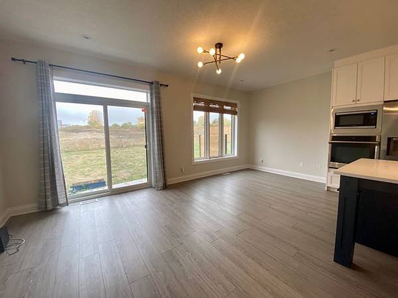 Kitchener House for rent - 3 Bedrooms — photo 3