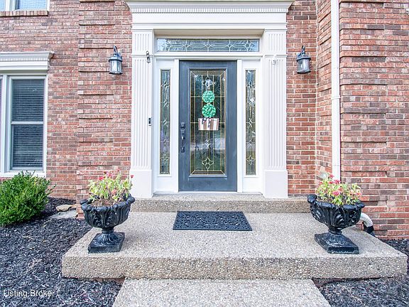 3rd image of 905 Elm Hill Pl