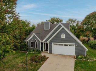 2221 Inverness Dr, Waukesha, WI 53186