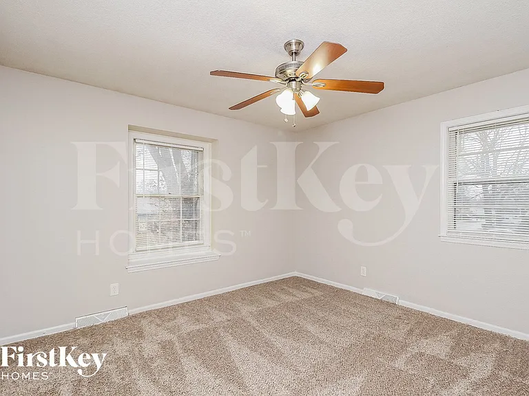 9214 Farley Ave — Photo 10